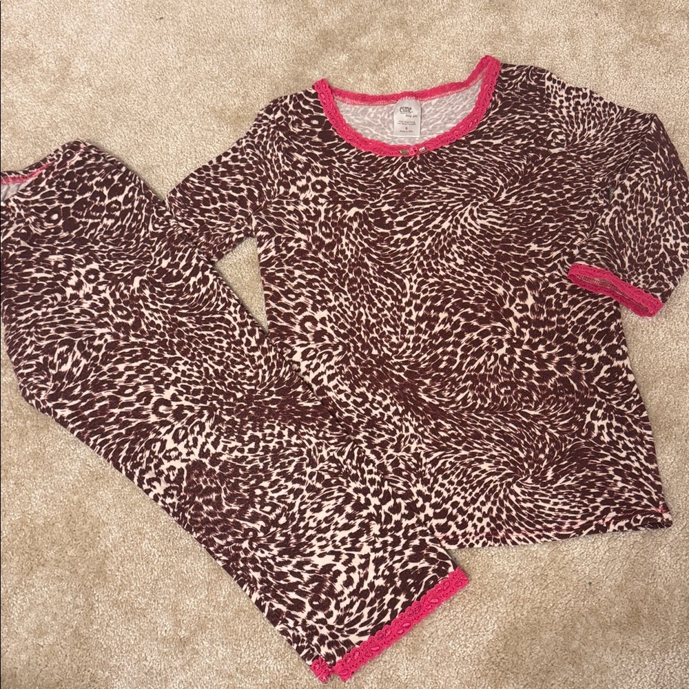ESME pajama set
Smoke free pet free home
Amazing condition